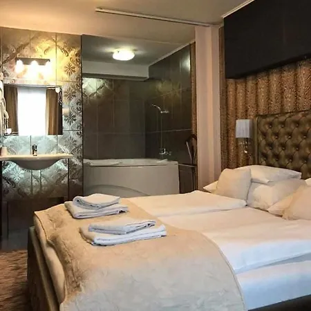 Oda ve Kahvaltı Palermo Panzio 3*